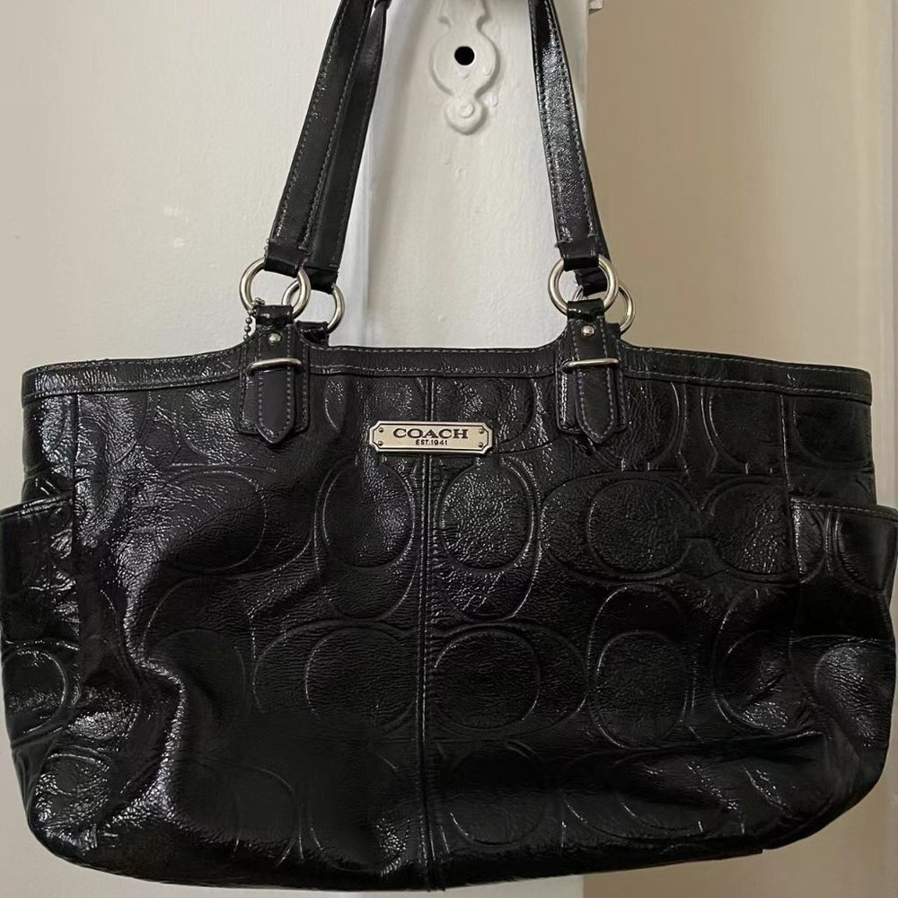 COACH Gallery Patent Leather Tote Black F19462